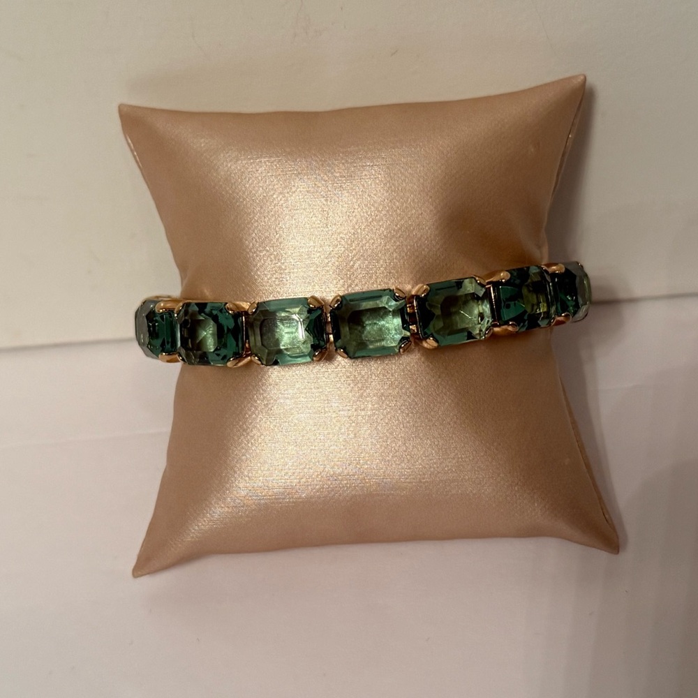 MONET BRACELET GREEN FACETED GLASS GOLD TONE SETTING 7.5” STUNNING - Picture 1 of 13